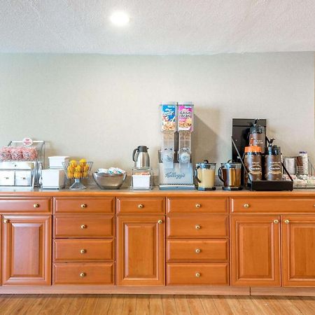 Super 8 By Wyndham Watertown/Cambridge/Boston Area 호텔 외부 사진