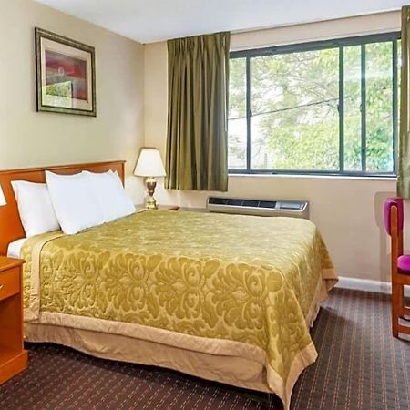Super 8 By Wyndham Watertown/Cambridge/Boston Area 호텔 외부 사진