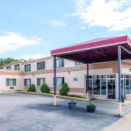 Super 8 By Wyndham Watertown/Cambridge/Boston Area 호텔 외부 사진