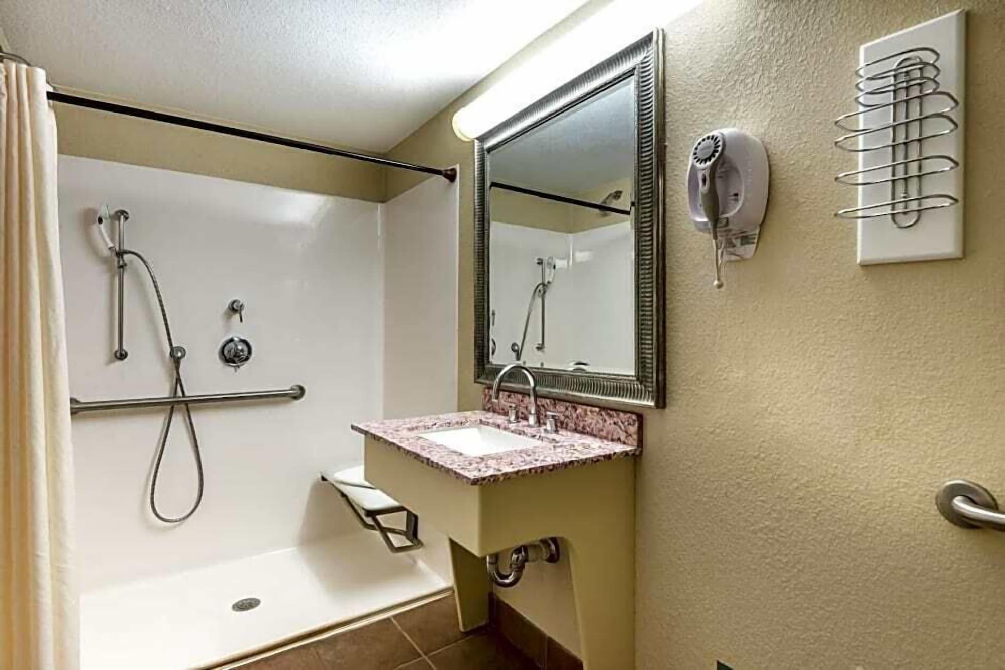 Super 8 By Wyndham Watertown/Cambridge/Boston Area 호텔 외부 사진