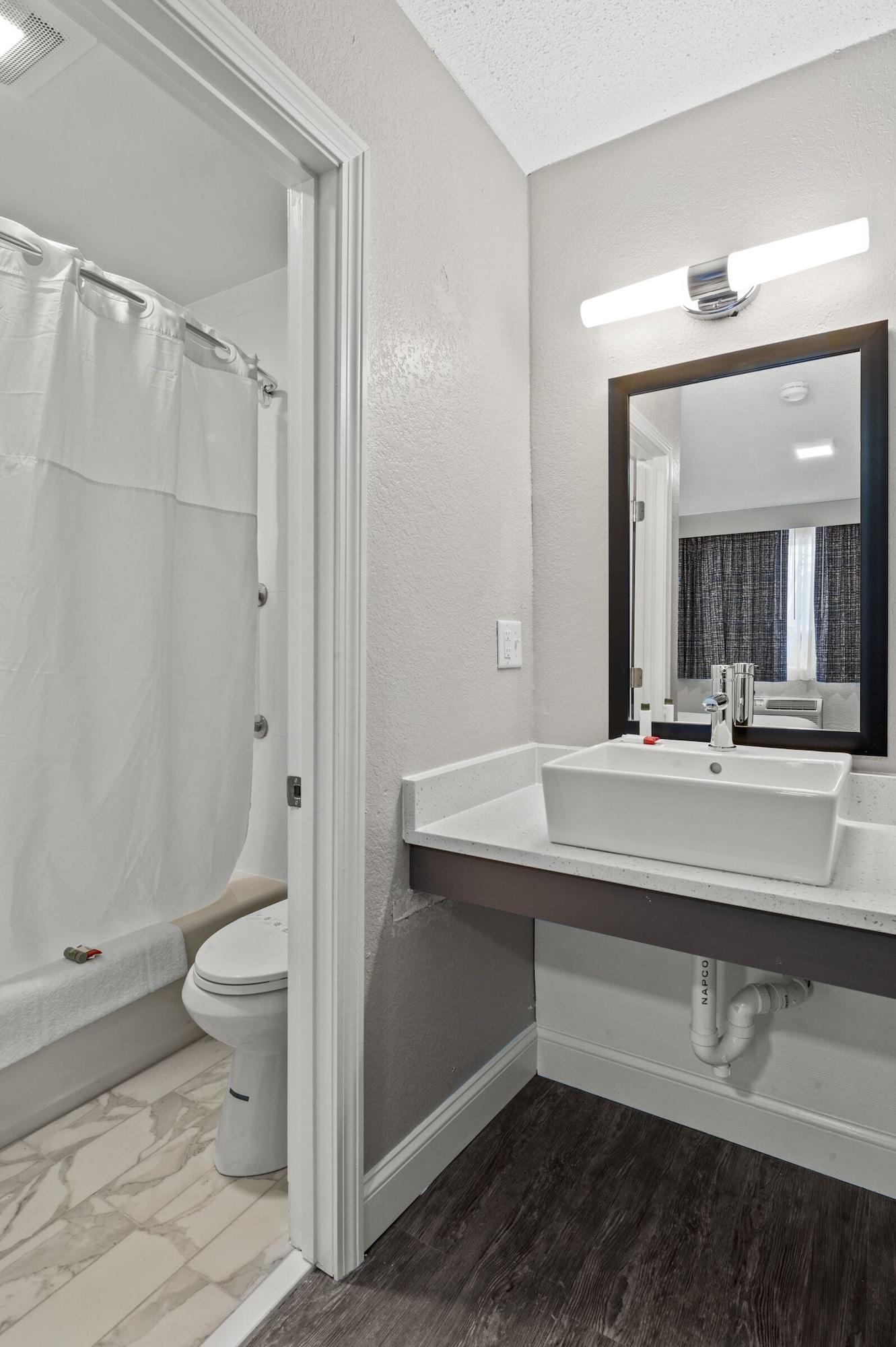 Super 8 By Wyndham Watertown/Cambridge/Boston Area 호텔 외부 사진