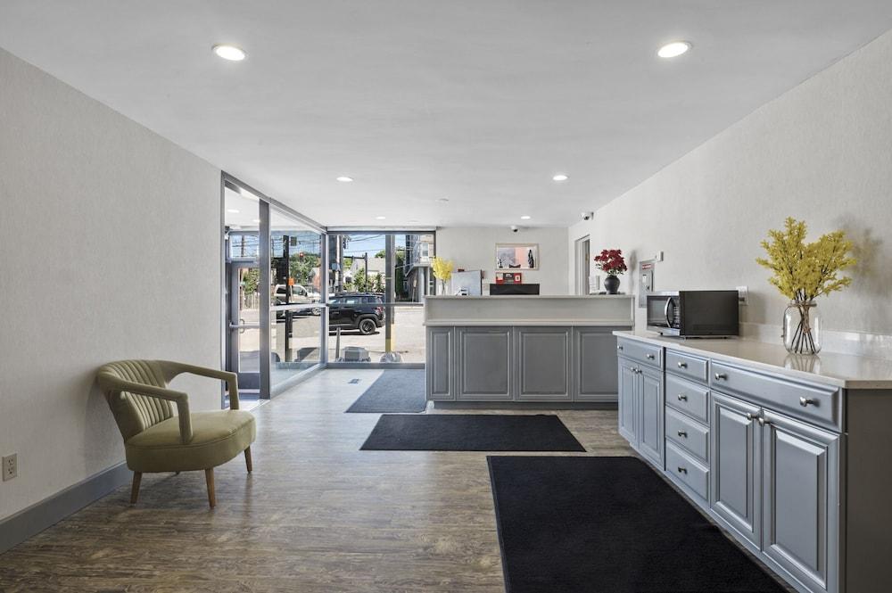 Super 8 By Wyndham Watertown/Cambridge/Boston Area 호텔 외부 사진