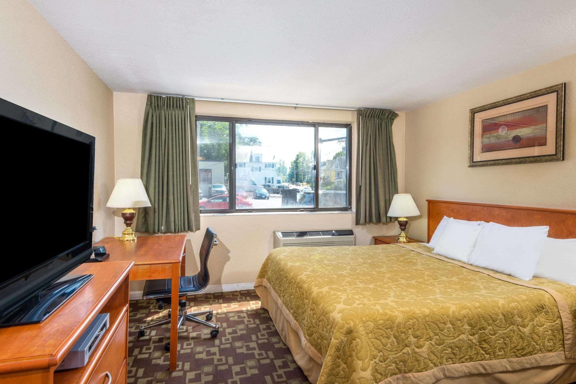 Super 8 By Wyndham Watertown/Cambridge/Boston Area 호텔 외부 사진