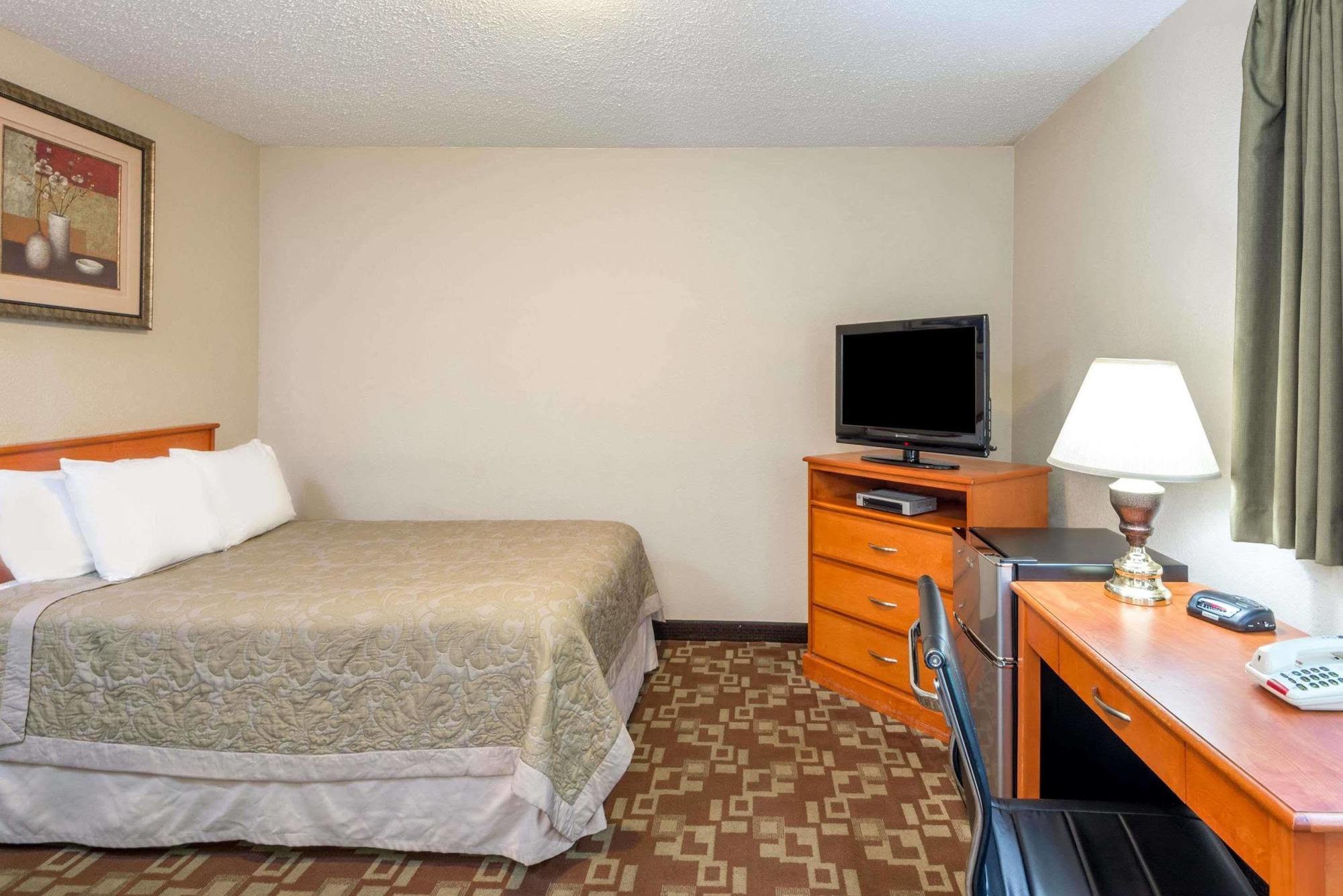 Super 8 By Wyndham Watertown/Cambridge/Boston Area 호텔 외부 사진
