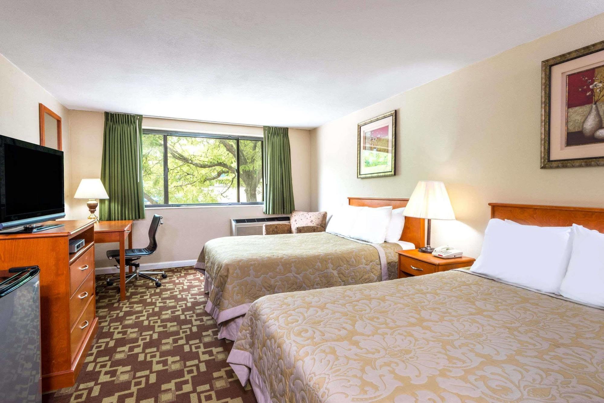 Super 8 By Wyndham Watertown/Cambridge/Boston Area 호텔 외부 사진