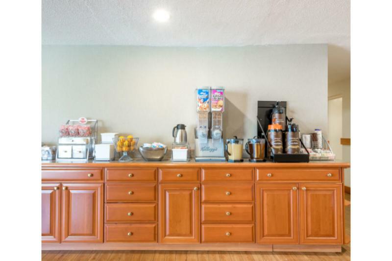 Super 8 By Wyndham Watertown/Cambridge/Boston Area 호텔 외부 사진